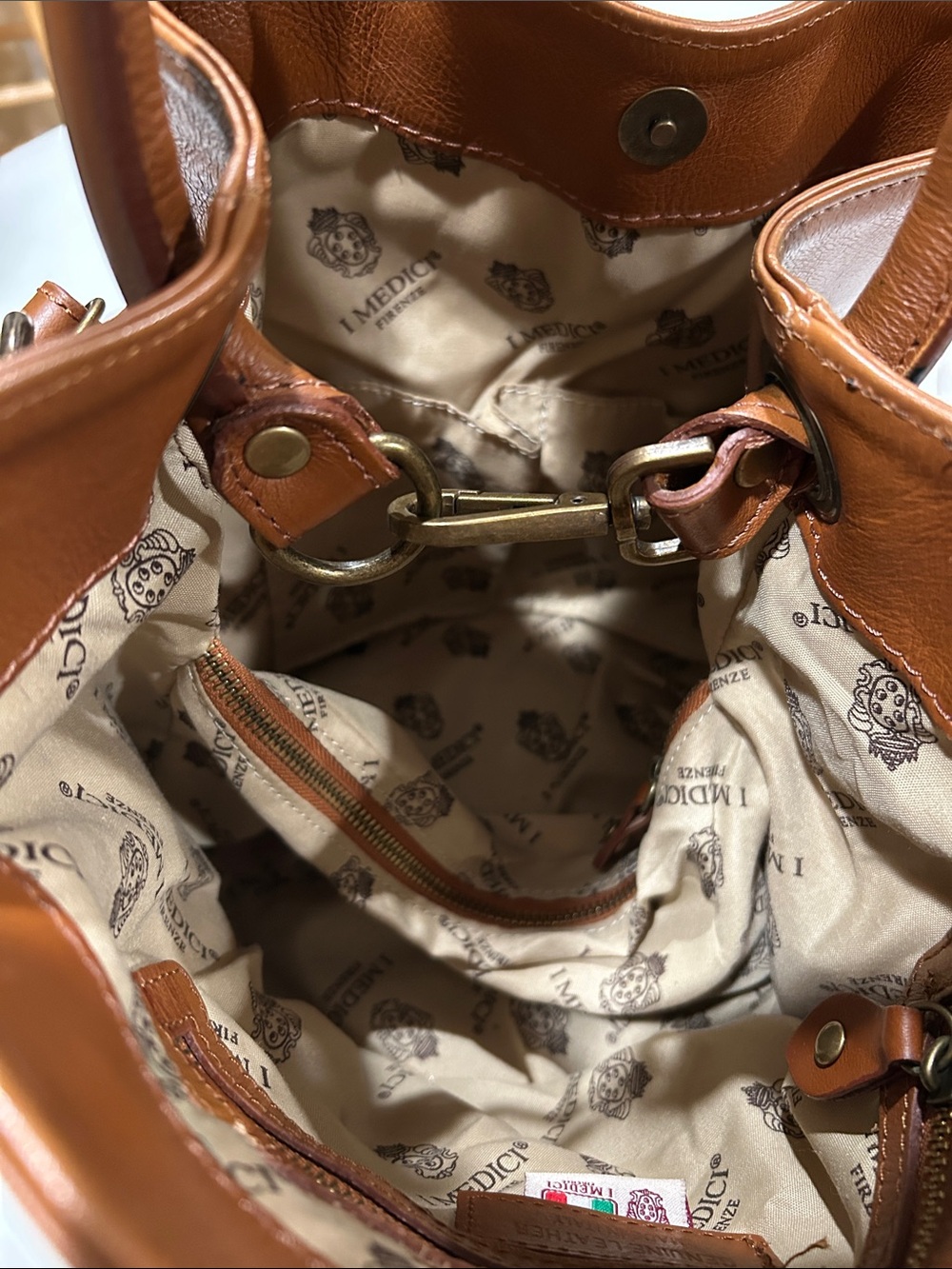 I Medici Classic Brown Leather Shoulder Hobo Bag - Picture 9 of 15